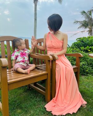 Minori Inudo Instagram - お友達の結婚式で沖縄へ👰‍♀️💒🤵‍♂️
本当に素敵☺️
波の音が聞こえるところで...🏝️
おめでとうございます🌸

#沖縄
#海