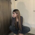 Mirai Yokoda Instagram - SHEINで冬服コーデ選んでみた🙏🏻🩷 お買い上げ金額1～5,999円まではセール価格より15%OFF、6,000円以上は20%OFFが適用されるよ〜🖖🏻🖖🏻 利用期限は、1月31日まで！！！ 1コーデ目 トップス → 12032061 ジーンズ →13651883 ブーツ → 21414991 2コーデ目 トップス→ 12927960 ジーンズ→ 13652152 ブーツ→21414991 どっちも可愛くてお気に入り💚💚 【試すたび、好きが見つかる。届くたび、好きが増えてく】🩷🩷 クーポンコードは、【BFJP216】 みんなチェックしてみてね🌙 #PR #SHEINGoodFinds#SHEINblackfriday #SHEINforAll #loveshein #ad #saveinstyle @shein_japan
