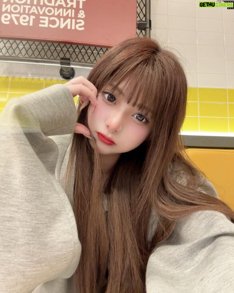Mirai Yokoda Instagram - 髪の毛暗くしたー🩷🩷