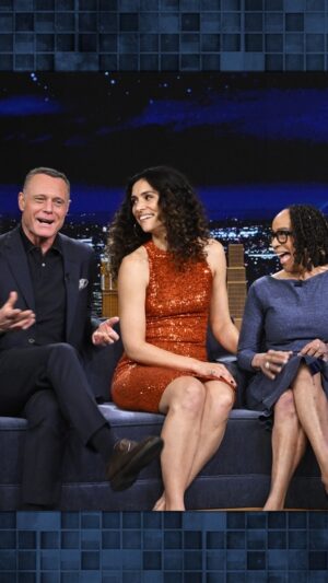 Miranda Rae Mayo Instagram - @nbconechicago cast members @merk2577, @mrmayo & Jason Beghe answer the age-old question: Chicago or New York style pizza? #FallonTonight