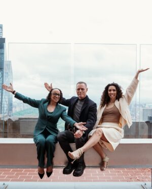 Miranda Rae Mayo Instagram - the Windy City crew takes on the Big Apple! 🏙️

📸: @rockefellercenter