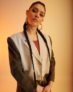 Miranda Rae Mayo Instagram - Link in bio 📸 @alexhazelstudios ⁣ 👕 @salsogroovy ✨ @13publicity 💄 @chicagomakeupartists 💇🏽‍♀️ @mzjada_d