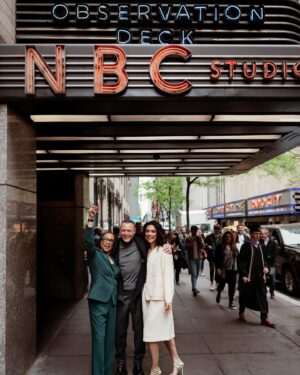 Miranda Rae Mayo Instagram - the Windy City crew takes on the Big Apple! 🏙️

📸: @rockefellercenter
