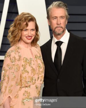 Mireille Enos Instagram - Stepping Out With My Baby.... Such a fun night @VanityFair OSCAR Party. Thank you my incredible team! @highheelprncess @sergiowastaken @jrugg8 #amazonprime #hannaonprime #alanruck