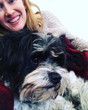Mireille Enos Instagram - ❤️Merry Christmas from me and Tallulah Marshmallow Ruck❤️ #dogsaregoodforkids