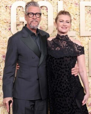 Mireille Enos Instagram - A Wonderful night at the Golden Globes celebrating my love Alan Ruck and the incredible SUCCESSION! Thank you glam team @jeanannwilliams @matthewholmanhair @laurenandersen