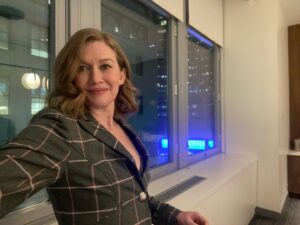Mireille Enos Instagram - Panels in NYC and LA for #LuckyHank ! I’m so proud of this one guys. 6 Days…#AMC_TV #AMCPlus #March19 @jeanannwilliams