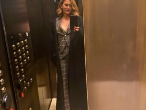 Mireille Enos Instagram - Panels in NYC and LA for #LuckyHank ! I’m so proud of this one guys. 6 Days…#AMC_TV #AMCPlus #March19 @jeanannwilliams