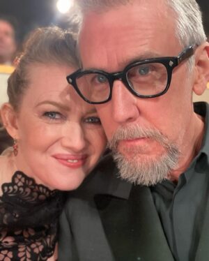 Mireille Enos Instagram - A Wonderful night at the Golden Globes celebrating my love Alan Ruck and the incredible SUCCESSION! Thank you glam team @jeanannwilliams @matthewholmanhair @laurenandersen