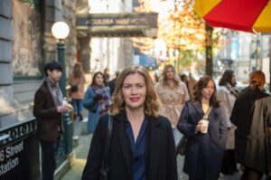 Mireille Enos Instagram - Lily is living her best life on a trip to NYC in this week’s episode.🥰 Airing today on @AMCPlus and tomorrow 9/8c on @amc_tv !!! #LuckyHank