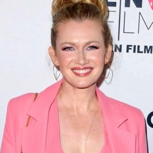 Mireille Enos Instagram - A wonderful night celebrating the Premiere of Miranda’s Victim. Thank you dream team @sergiowastaken @matthewholmanhair @jeanannwilliams #mirandasvictimmovie