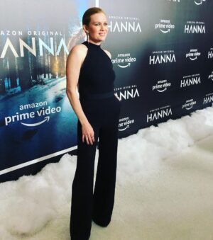 Mireille Enos Instagram - Fun in NYC! Five more days.... @highheelprncess #hannaonprime #amazonprime #march29