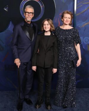 Mireille Enos Instagram - Such a wonderful night at the Emmy’s celebrating Succession, Alan Ruck and family. Thank you glam team! @jeanannwilliams @matthewholmanhair @laurenandersen