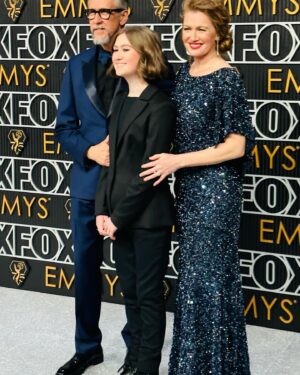 Mireille Enos Instagram - Such a wonderful night at the Emmy’s celebrating Succession, Alan Ruck and family. Thank you glam team! @jeanannwilliams @matthewholmanhair @laurenandersen