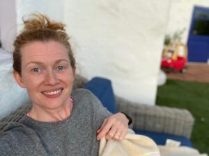 Mireille Enos Instagram - Quarantine Life. Stay safe, be good to each other and watch Hanna Season 2 😏 @hannaonprime @amazonprimevideo #hannatv #july3