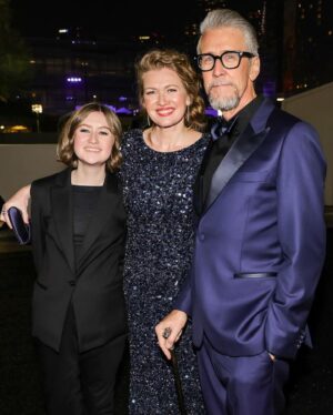 Mireille Enos Instagram - Such a wonderful night at the Emmy’s celebrating Succession, Alan Ruck and family. Thank you glam team! @jeanannwilliams @matthewholmanhair @laurenandersen
