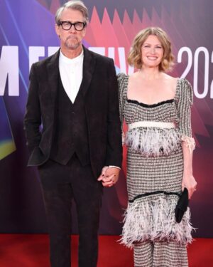 Mireille Enos Instagram - Stepping out with my baby…. #successionhbo #season3