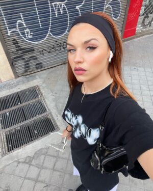 Mirela Balić Instagram - Rodando y queriendo a mi gente 🖤🎬💭

Gracias por la enorme y tan bonita acogida que está teniendo @elitenetflix 🍀 blessed 🙏