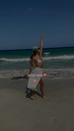 Mireya Bravo Instagram - El mejor regalo que nos da la vida son momentos, personas y experiencias.

Gracias 2023 por enseñarme tanto✨

#MireyaBravo #life #style #2023 #2024 #findeaño #nochevieja #couple #recap