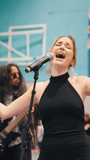 Mireya Bravo Instagram - Os dejo un pequeño resumen de la final de la Copa de la Reina.
Gracias @futsalrfef por acordaros de mí.
Espero que sea la primera de muchas.

@airmusicspain 
@airfilms.media 

#MireyaBravo #work #sing #music #life #singer #futbolfemenino