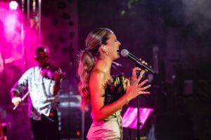 Mireya Bravo Instagram - Las mujeres somos como las estrellas;
No importa cuánto brillemos, siempre podemos brillar más 💜

#MireyaBravo #diadelamujer #music #selflove #life