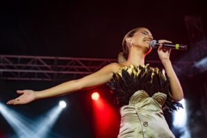 Mireya Bravo Instagram - Por fin …
~DIEZ MIL MOTIVOS~
Es vuestra, la tenéis en vuestro corazón.
¿Qué os parece el single?

#MireyaBravo #diezmilmotivos #music #sing #benidorfest #work