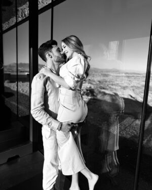 Mireya Bravo Instagram - Y ese día 🎂…
Yo sólo pedí ser feliz…
Y apareciste tú minutos después 💗

@districthive 

#MireyaBravo #boyfriend #love #life #style #travel #casaprefabricada #casamodular #podtel