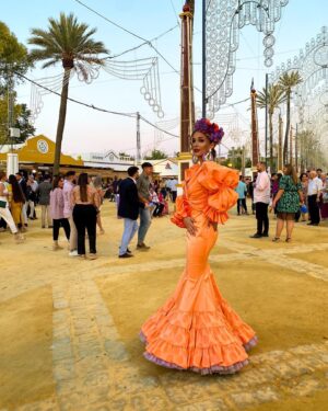 Mireya Bravo Instagram - Que no falten nunca los volantes💃🏼

________

Diseñadora: @rocio_montserrat1 
Complementos: @paraticomplementos 

#MireyaBravo #feriadelcaballo #jerezdelafrontera #flamenca #style #photo #feriajerez