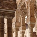 Miriam Giovanelli Instagram – Concebida como un gran libro, la Alhambra se convierte en un palacio-poema gracias al trabajo sobre la palabra y la caligrafía. Qué pasada 🥲