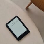 Miriam Giovanelli Instagram - Últimamente 1. Mesa para dos. 2. "La invención del sonido" de Chuck Palahniuk. 3. Cuando el invierno es invernal. 4. Un artista cuya obra se desvanece con el último bocado. 5. Por las vías de la imaginación. 6. Bajo el té kukicha se revela la magdalena que devoré. 7. El día que descubrí el spinnig, boxeo y barré.