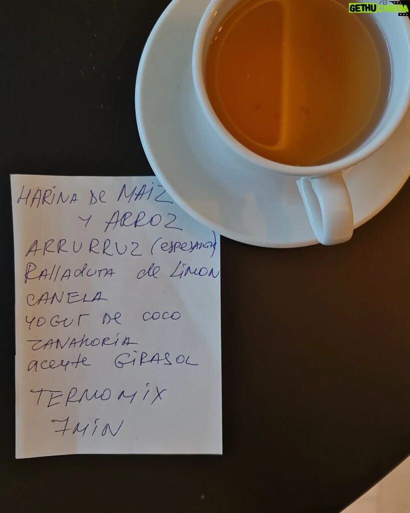 Miriam Giovanelli Instagram - Últimamente 1. Mesa para dos. 2. "La invención del sonido" de Chuck Palahniuk. 3. Cuando el invierno es invernal. 4. Un artista cuya obra se desvanece con el último bocado. 5. Por las vías de la imaginación. 6. Bajo el té kukicha se revela la magdalena que devoré. 7. El día que descubrí el spinnig, boxeo y barré.