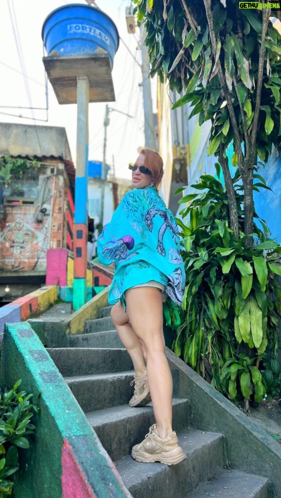Miriam Lanzoni Instagram - Uno de mis lugares favoritos en Río #vidigal @sofiayalfonso mi kimono 💜🇧🇷