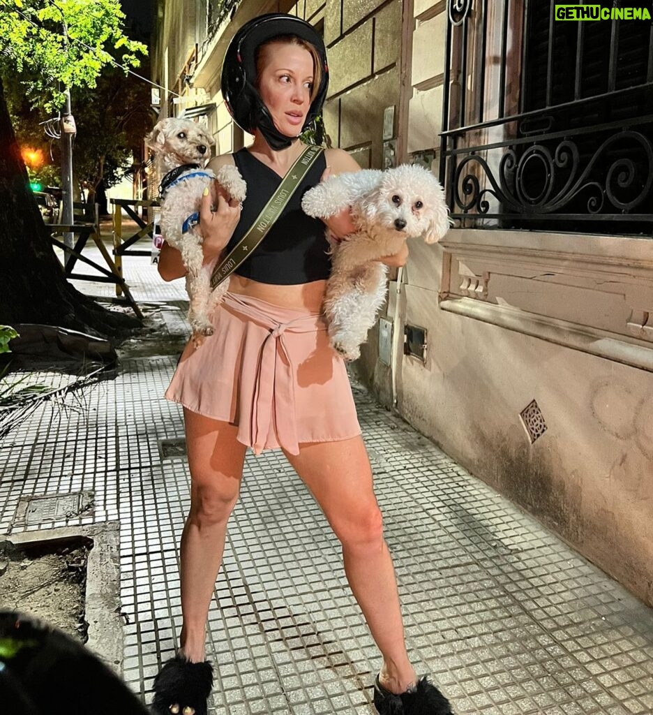 Miriam Lanzoni Instagram - Debut de mis nenas en moto 💜 🏍️