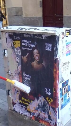 Miriam Rodríguez Instagram - me dijeron “disfruta del proceso” …
y eso estamos haciendo, no? 🫠hahaha… esperad al final 🙃
@josejuanvisiedo @javi.blazquez @migvlz 🫶🏼

si estáis por tribunal chueca o malasaña podéis haceros fotitos con los carteles tan chulos que pegamos y etiquetarmeee en stories con vuestra cancion FAV de líneasrojas 🧨🚀 

@miriamzambrano__ inmortalizando siempre lo cuadro q soy x la vida 🤣