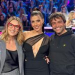 Miriam Rodríguez Instagram - Empezar el año así. Con la misma ilusión, responsabilidad y respeto que hace 6 años, pero esta vez del otro lado y reviviendo muchas emociones… ✨ Me llevo el corazón lleno de amor con esta experiencia; conocerles y compartir un rato con todxs ellxs ha sido increíble y son maravillosxs🍾❤️‍🩹🥹 Gracias a todas las personas bonitas que durante estos dos días me habéis enviado tantos mensajes de cariño, me siento agradecida y afortunada. Gracias por la oportunidad y la confianza @operaciontriunfo 🙏 a todxs lxs profes y a todo el equipazo que está detrás de las cámaras que hacéis esto posible. A mis @mariaplateromakeup y @elenasanchez7743 que son unas cracks ✨ Gracias a mis compis de mesa por la acogida y hacerme sentir una más @pablorouss_ @crisregatero y @buikamusic 🫶🏼 Y gracias a mi querida @chenoa porque tu abrazo siempre es un lugar seguro para mí, te admiro. fotitos @joseirun_fotografia 📸🫶🏼 lookingggggggg @davidrivas___ x @houseofcbes os quiero, feliz2O24 MR