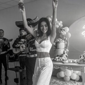 Miriam Saavedra Instagram - Feliz cumpleaños a mi 👸 mujer Capricornia 💪💥guerrera,empoderada☝️ agradecida por cada uno de sus buenos deseos y sus bellos saludos, quiero compartir con vosotros este momento, mi cumpleaños feliz a lado de mis seres amados y viejas amistades en mi amado País Perú 🇵🇪 son momentos que quedarán siempre marcados en mi corazón ♥️ mucha felicidad para ustedes os quiero mucho a todos 😘😘 recibe un feliz año 🎊 tu Princess inca ☀️