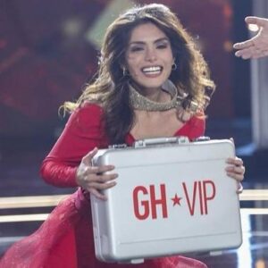 Miriam Saavedra Instagram - Hoy vuelve gran Hermano @ghoficial La casa donde creci , donde lloré,rei y siempre fui yo misma,esta casa te enseña a darte cuenta de la capacidad y fuerza mental que tienes !!! El tiempo ha pasado y es como si hubiera sido ayer,nostalgia y alegria del regreso de este maravilloso formato ! @ghoficial ♥️ ser un gran hermano es más que ser un concursante dentro de una casa, es simplemente ser un buen  ser humano y desnudar nuestra alma ❤️ @mediasetcom