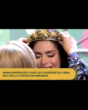 Miriam Saavedra Instagram - Agradecida y memorando este bello momento de la mano de la organización @nuestrabellezaespana.madrid, Rumbo al miss universo Madrid - España !!! que con tanta dedicación y entusiasmo hicieron de este día un hermoso momento inolvidable, así pues su entrega de bandas, me tocó al alzar y elección de suerte el barrio de Fuencarral, barrio donde mucho sabeis he crecido, madurado,parte de mi vida,mi juventud, donde precisamente se encuentran las instalaciones de  @telecincoes así también deseo agradecer a cada una de las personas que me vienen acompañando en esta nueva aventura que la recibo con muchísima ilusión, empeño, como cada uno de mis proyectos !  Principalmente a mis directores de la organización @marthinmontero @miguelgomezr_ 🙌🏻 
Y amigos cercanos que estimo mucho @alexisdiazhair @aaronmespi @nhemadrid  Por estar presente en este día especial 💫

Muchísimas gracias también a todas las personas que me brindan su poyo incondicional!! Os quiero 🤍🤍 

Dress : @deiver_luengo 💫

Banda: @jarulmercedesatelier 💫

Evento/ organización: @matchpointevents @ramses_madrid