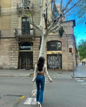 Miriam Saavedra Instagram - Mi Barcelona hermosa, su mixtura de gente y sabores lo hace siempre tan  caluroso y amado ❤️ toda ella me encanta desde sus calles hasta su playa 😍