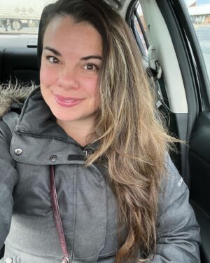 Mirianne Brûlé Instagram - Short hair don’t care 😜 ça faisait vraiment longtemps que je voulais faire le moove de couper ma longue tignasse, j’hésitais car j’avais l’impression de perdre une partie de ma féminité et de ma jeunesse. 😅  Et puis un matin je me suis levée et ça y est j’étais prête, finalement c’est le contraire, c’est tellement léger et confortable! De toutes façons mes cheveux poussent tellement vite dans un an ils seront quasiment aussi longs qu’ils étaient 😂 merci @salon_espace_k  et @hair_by_dolcecabana  pour l’accueil et le service parfait! Toujours heureuse de mon rendez-vous annuel 👌🥰 

#hairs #short #cut #quebec #canada