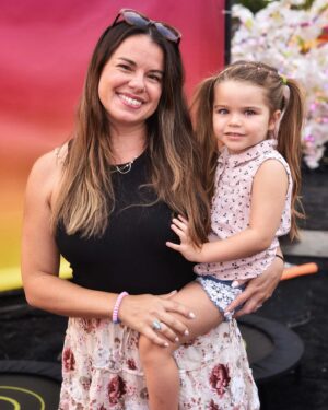 Mirianne Brûlé Instagram - My baby ❤️ je peux pas croire qu’elle va avoir 4 ans dans 1 mois. C’est juste fou. Merci @karineparadis_ pour le beau souvenir.  #daughter #love #summer #momlife #mylife