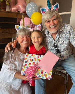 Mirianne Brûlé Instagram - And just like that…she is 4❤️ party de parc qui s’est transformé en party de condo à cause de la température. 25 personnes ça rentre dans un 4 1/2 je vous le confirme 😂✌🏻🎉 bonne fête Camila et Vivianne, vous saviez qu’elles sont nées à 4 jours de différence ☺️ ma meilleure amie et moi sommes tombées enceintes en même temps sans le prévoir ❤️ #party #kids #birthday #4yearsold