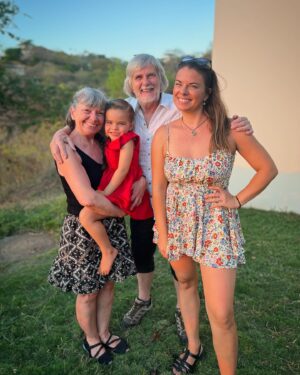 Mirianne Brûlé Instagram - Fin de jour à Tamarindo❤️ Avoir mes parents ici c’est vraiment spécial 🙏

#familytime #family #tamarindo #costarica🇨🇷 #homeawayfromhome