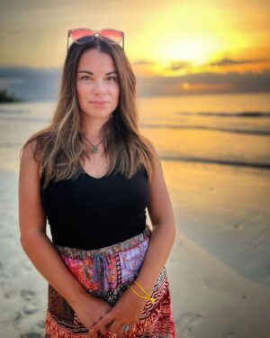 Mirianne Brûlé Instagram - I was gone for a while. 
But I’m back. 💪🏻

Il s’en est passé des chose ces 10 derniers jours. 
Cette photo a été prise à Samana en République Dominicaine la semaine dernière.  Voyage de rêve avec mes bests pour fêter nos 40 ans où j’ai choisi de décrocher complètement et juste profiter du moment présent. 💝  je vous ferai un petit reel bientôt , je recommande tellement cet endroit.  Je suis ensuite partie chercher ma fille au Costa Rica et nous sommes de retour au Québec. Enfin 🙏 

#friendsforlife #sisters #samana #heal #vacation  #allinclusive #republicadominicana #rire