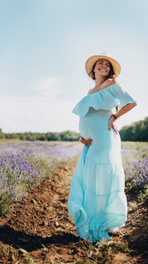 Mirianne Brûlé Instagram - Il y a 4 ans aujourd’hui je vivais la plus grande douleur physique de ma vie et la plus grande joie du monde à la fois. 

4 ans de nous. 4 ans d’aventures, d’essais-erreurs, de rires, de larmes, de manque de sommeil, de bonheur indescriptible, de complicité indéniable, de défis, de promesses, de calins, de caresses. 4 ans de voyages, de découverte. 4 ans que tu m’apprends à devenir maman. 4 ans que je deviens meilleure grâce à toi. 

4 ans de nous, notre famille avec toi @manzurleo, ouf qu’on en a traversé des épreuves, deux pays, deux cultures, deux langues, une pandémie, des projets annulés, des ouvertures de restos…j’ai eu des moments de découragement, d’épuisement, mais je suis tellement fière de nous au final et du chemin parcouru. 

Être parents est certainement la plus grande aventure d’une vie.  Bonne fête à nous! Haha! 4 ans qu’on mène ça du mieux qu’on peut! 

À toi pour toujours ma Camila
Joyeux anniversaire à la plus jolie 4 ans de la terre( of corse c’est la mienne) 😂

#daughter #family #birthday #mom #momlove