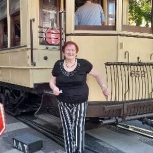 Mirta Wons Instagram - Divina tarde de domingo compartida con mi mamá subidas al tranvia historico en Caballito. @amigosdeltranvia hacen un trabajo hermoso y gratuito que nos permite viajar en el tiempo y memoria de nuestro barrio.
Altamente recomendable y mi agradecimiento enorme a los capitanes de semejante barco.
Sale todos los sábados y domingos desde Emilio Mitre y Bonifacio. CABA