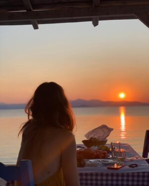 Mirto Alikaki Instagram - Στιγμές ηλιοβασίλεμα #sunset #summer #sea #bythesea κλικ Νικόλας Κωστης
