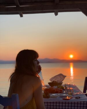 Mirto Alikaki Instagram - Στιγμές ηλιοβασίλεμα #sunset #summer #sea #bythesea κλικ Νικόλας Κωστης