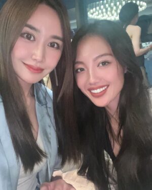 Misa Minami Instagram - @cartier 
女性起業家の活躍を支援する
Cartier womans initiativeのパーティーに参加させて頂きました。

アマテラス　@amaterasjapan の裏地が和柄のサテンのスーツは和をコンセプトにした会場にぴったり👘
@reikoofficial 
ありがとう🥰❤️

カルティエ ウーマンズ イニシアチブについて

カルティエ ウーマンズ イニシアチブは、女性インパクト起業家のエンパワーメントを通じて変革を推進することを目指す国際アントレプレナ―シップ プログラムです。2006年に創設された本プログラムは、国や分野を問わず、社会と環境に持続可能なインパクトをもたらす、女性が主導あるいは所有するビジネスを対象としています。そのミッションは、女性インパクト起業家たちの貢献に光を当て、ビジネスの発展とリーダーシップスキルの促進に必要な、経済的、社会的、人的支援を行うことで、起業家たちの可能性を最大限に発揮する支援を行うことです。