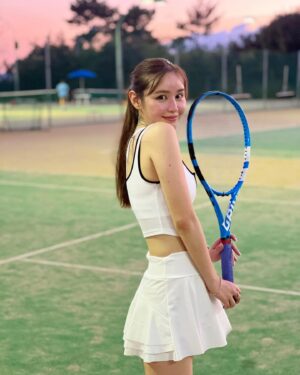 Misa Minami Instagram - ずっとやってみたかった、テニスを始めました🎾

めっちゃ汗だく🫠

#テニス　#テニス女子  #テニスウェア